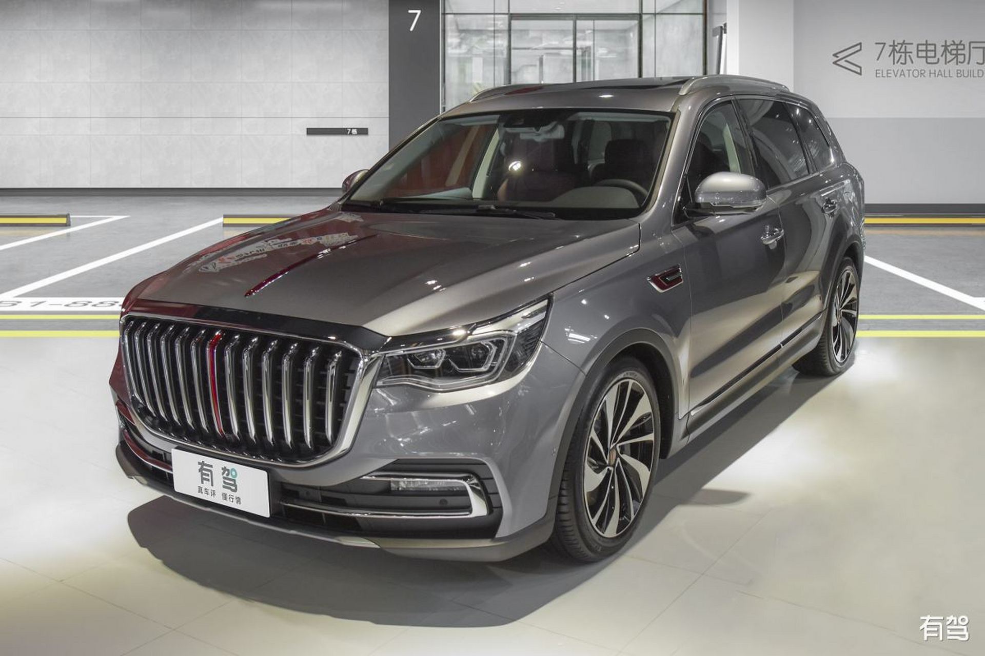 红旗hs7,中大型豪华suv新标杆!外观设计流线奢华;内饰科技感爆棚.