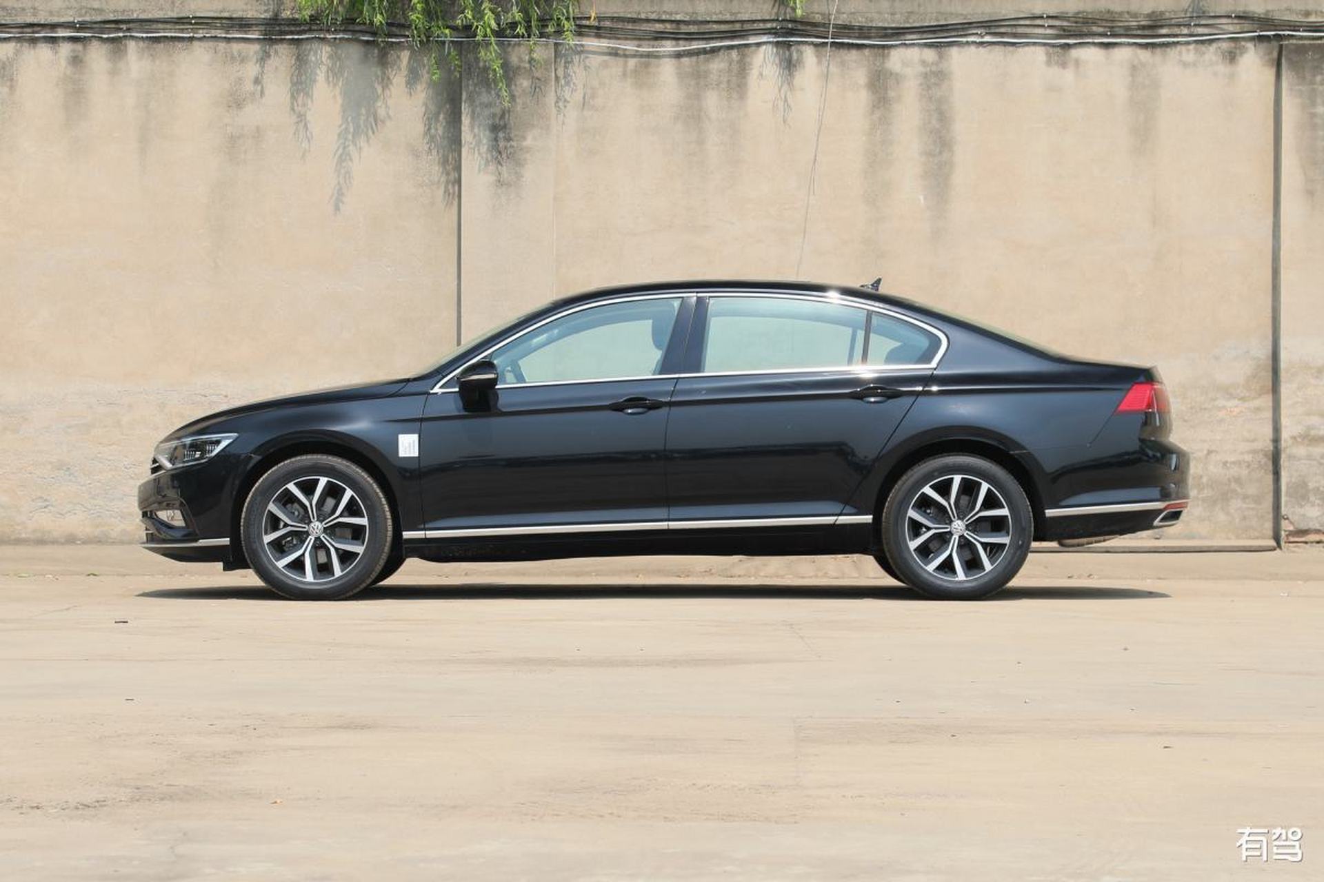 秋日生活创作季# 大众全新迈腾b9:传统与创新完美融合.